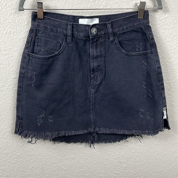 One by One Teaspoon 2020 Mini Skirt Black Denim Jean Distressed High Rise 28 - Picture 3 of 14